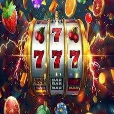 Pengguna menikmati sesi live casino interaktif melalui tablet dengan studio dealer profesional